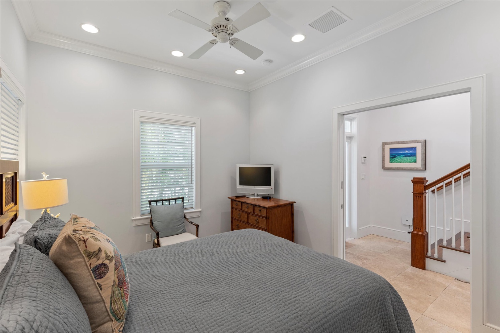 1st bedroom - Queen - downstairs