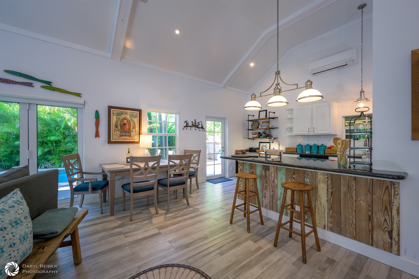 Dining Area and Breakfast Bar