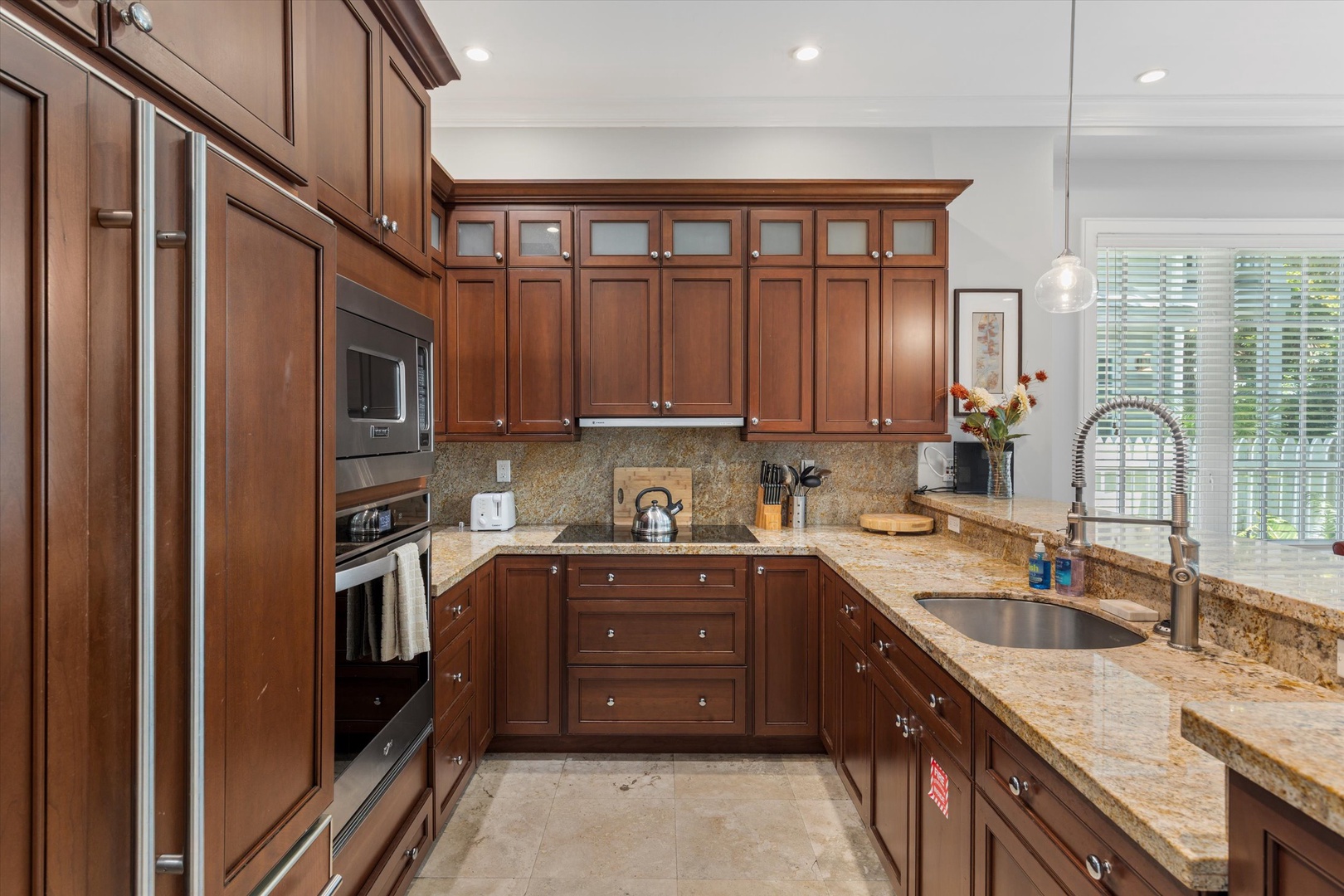 Full kitchen