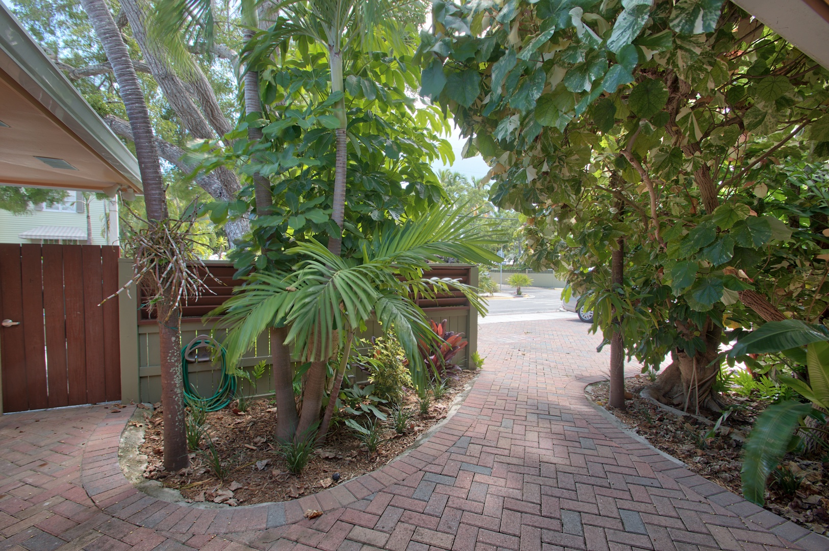 Villa de Palmas Key West Private Driveway