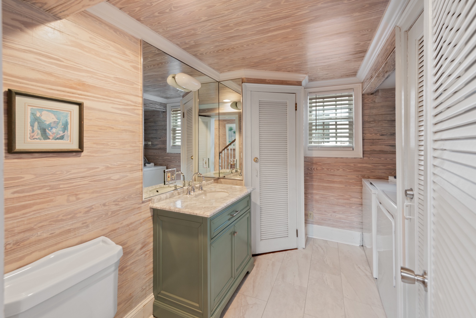Full bathroom down stairs with laundry area