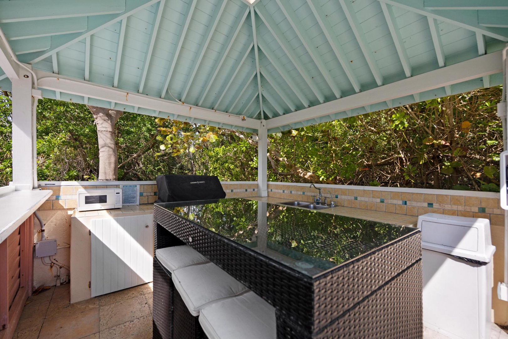 Shared Outdoor Dining Area