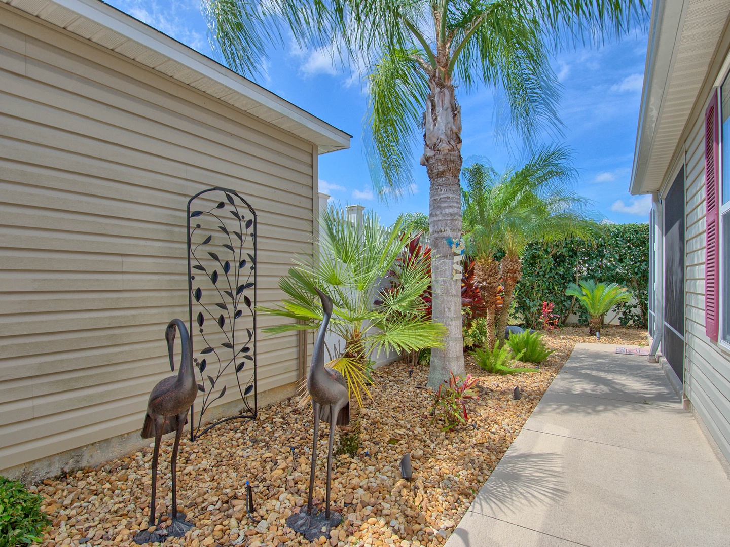 614 Z3b VILLAGE OF MALLORY SQUARE