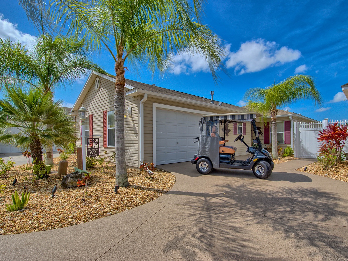 614 Z3b VILLAGE OF MALLORY SQUARE