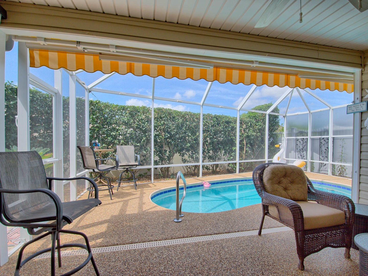 614 Z3b VILLAGE OF MALLORY SQUARE