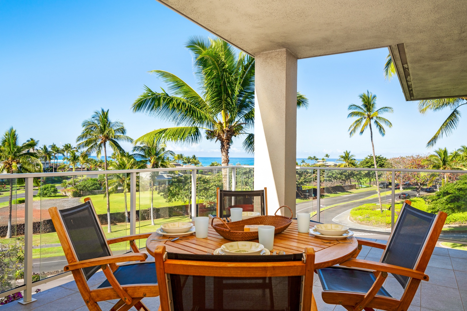 B305 Vista Waikoloa.  Includes Hilton Waikoloa Pool Pass for 2024