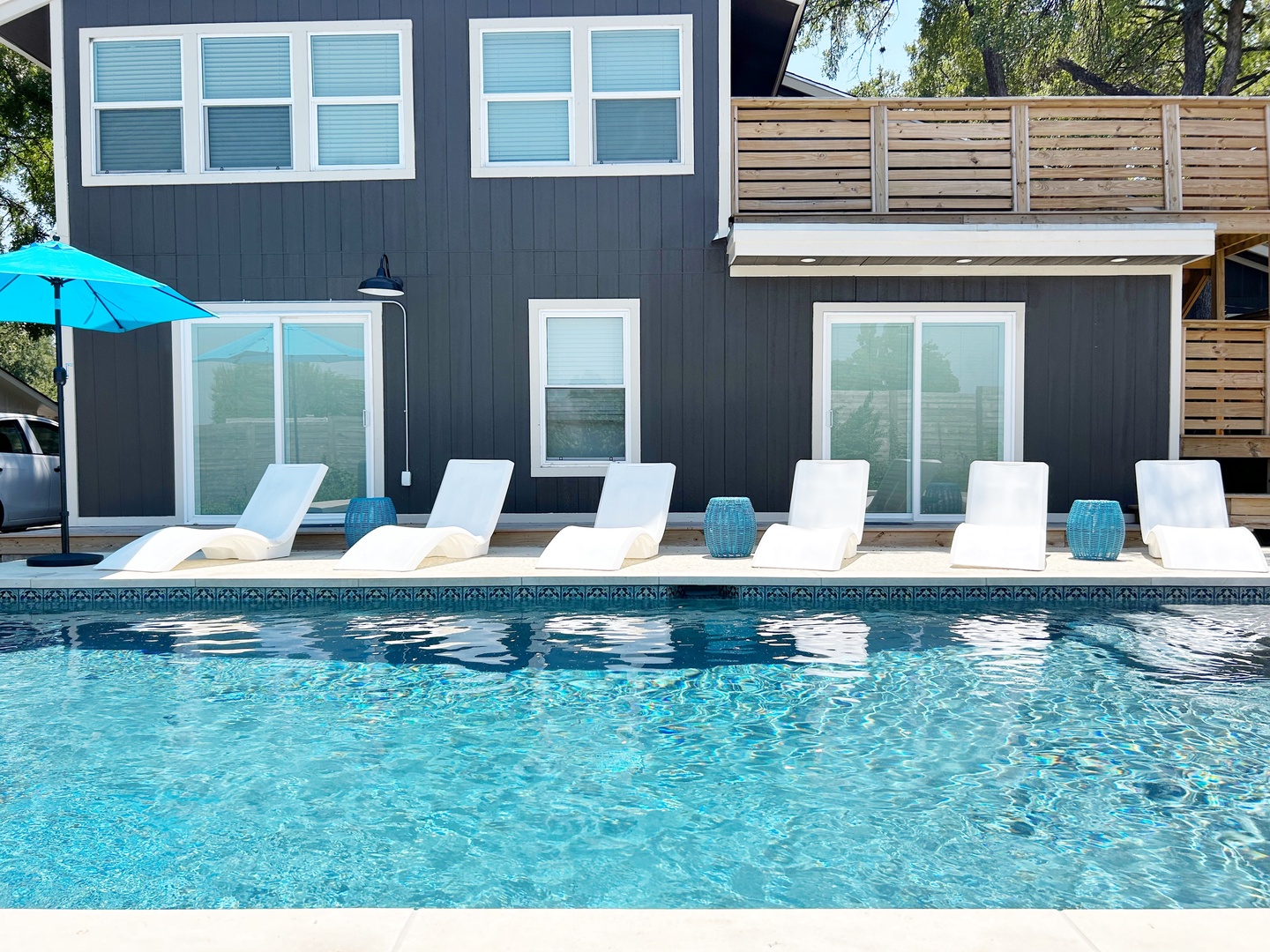 Group Travel 7BR Designer Haven in Heart of Austin
