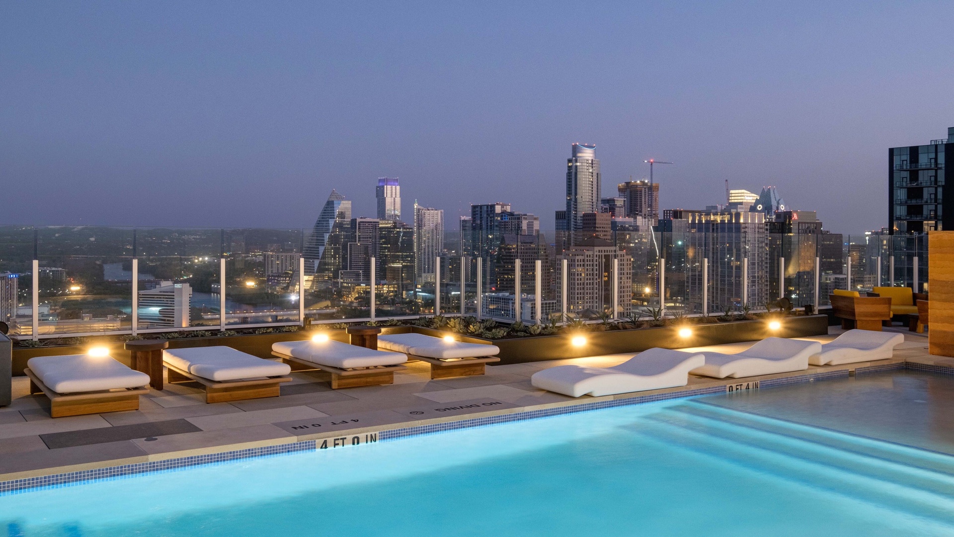 Rainey Street Luxury | Best Pool and Views in ATX