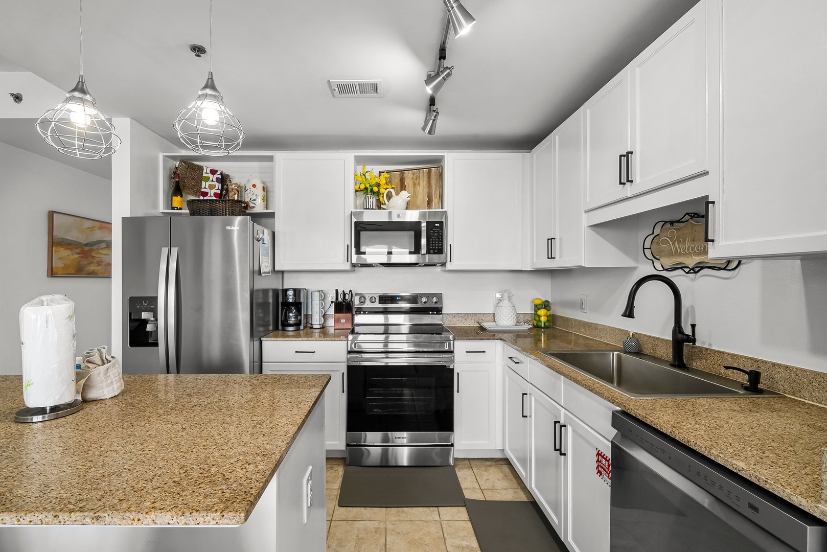 10-web-or-mls-9902 S Thomas Dr 830-9