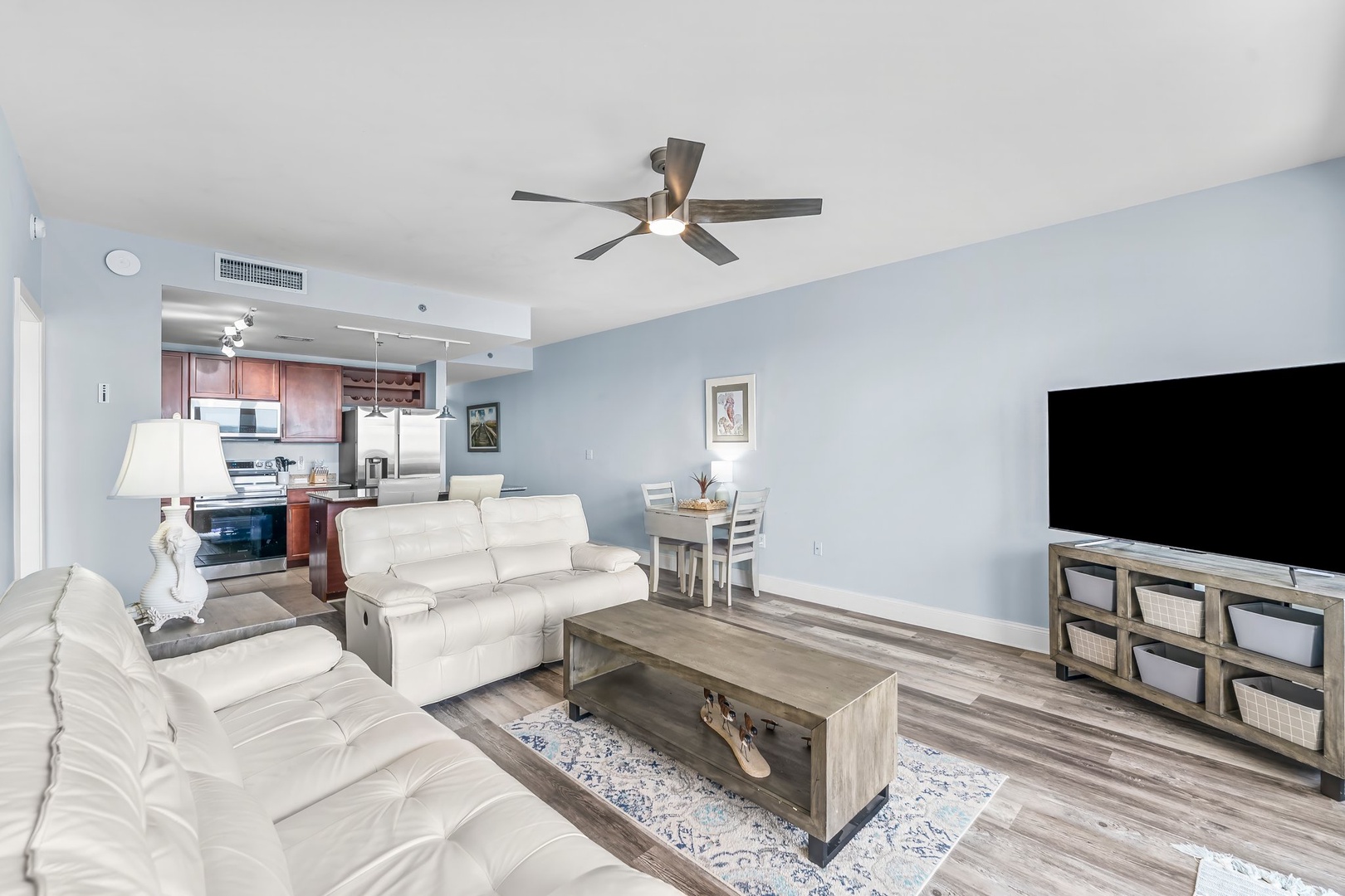 18-web-or-mls-9902 S Thomas Dr 1231-16