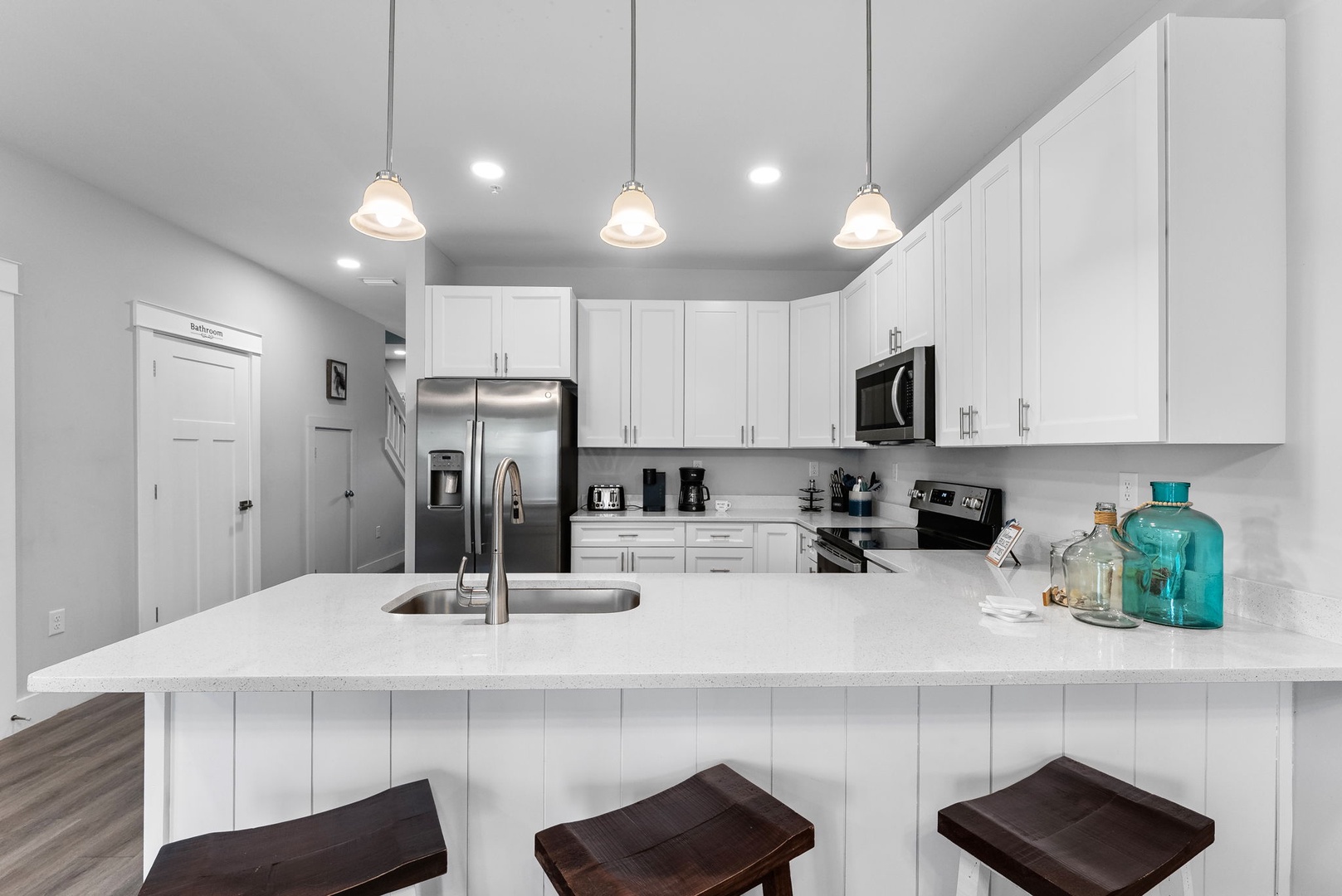 9-web-or-mls-2226 Joan Ave 16 -09