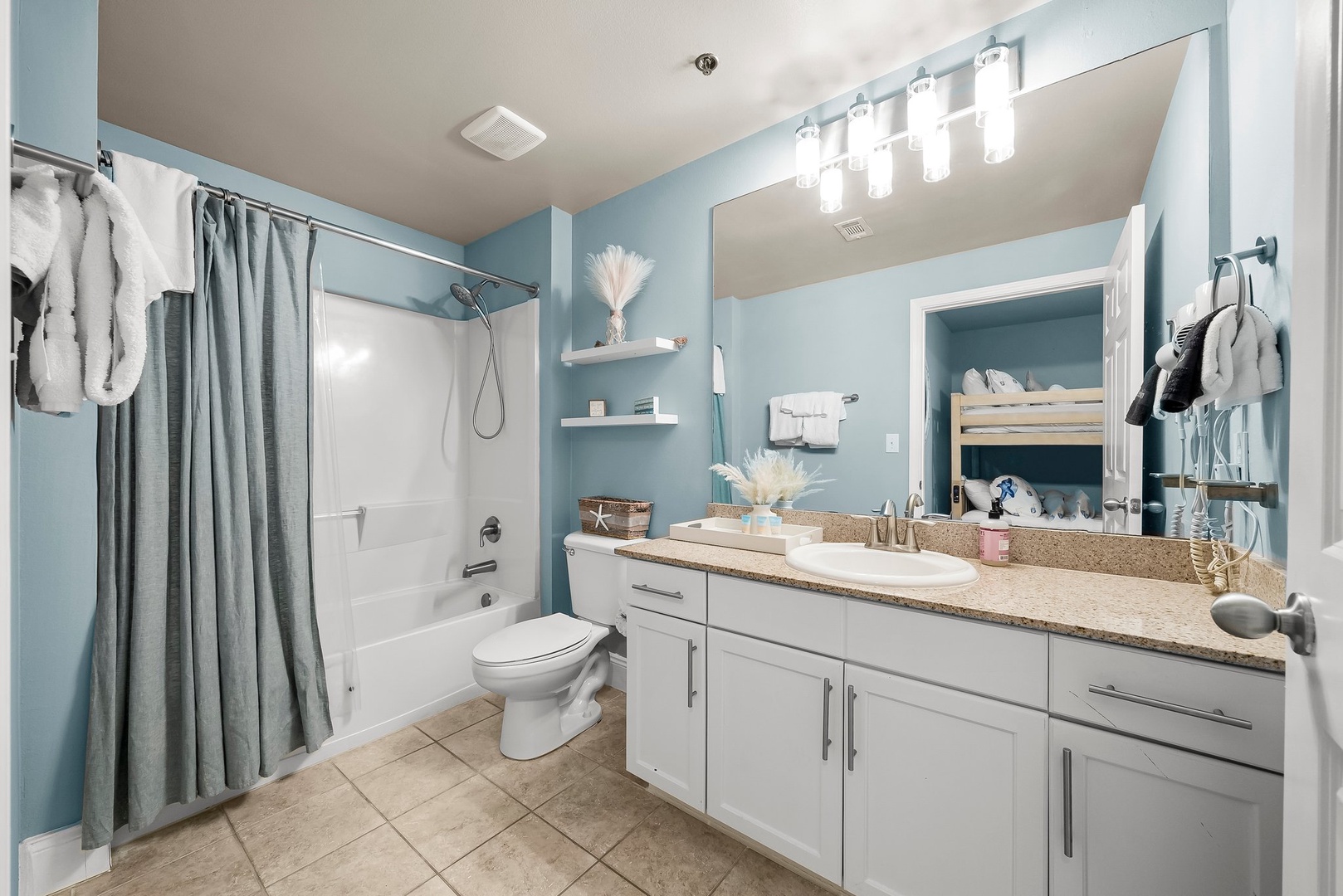 12-web-or-mls-9902 S Thomas Dr 703-8