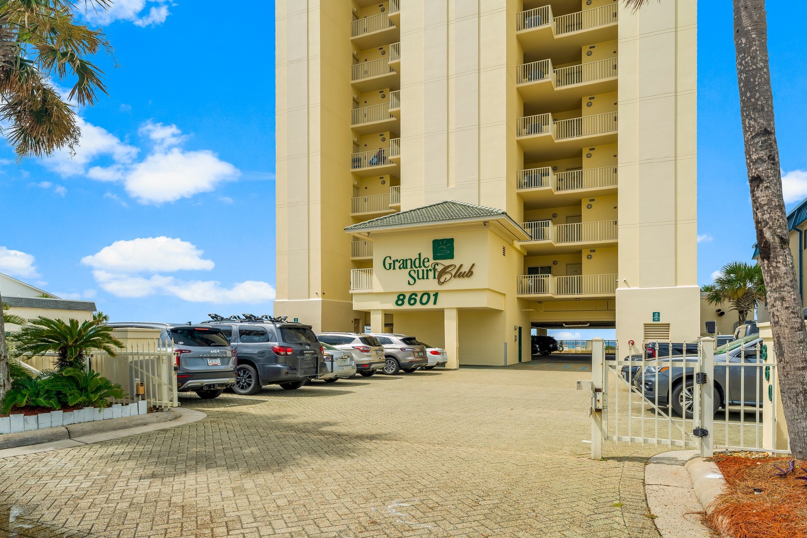 38-web-or-mls-Grande-Surf-Amenities-24-7