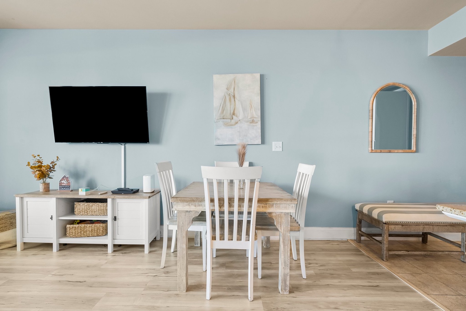 17-web-or-mls-9902 S Thomas Dr 703-13