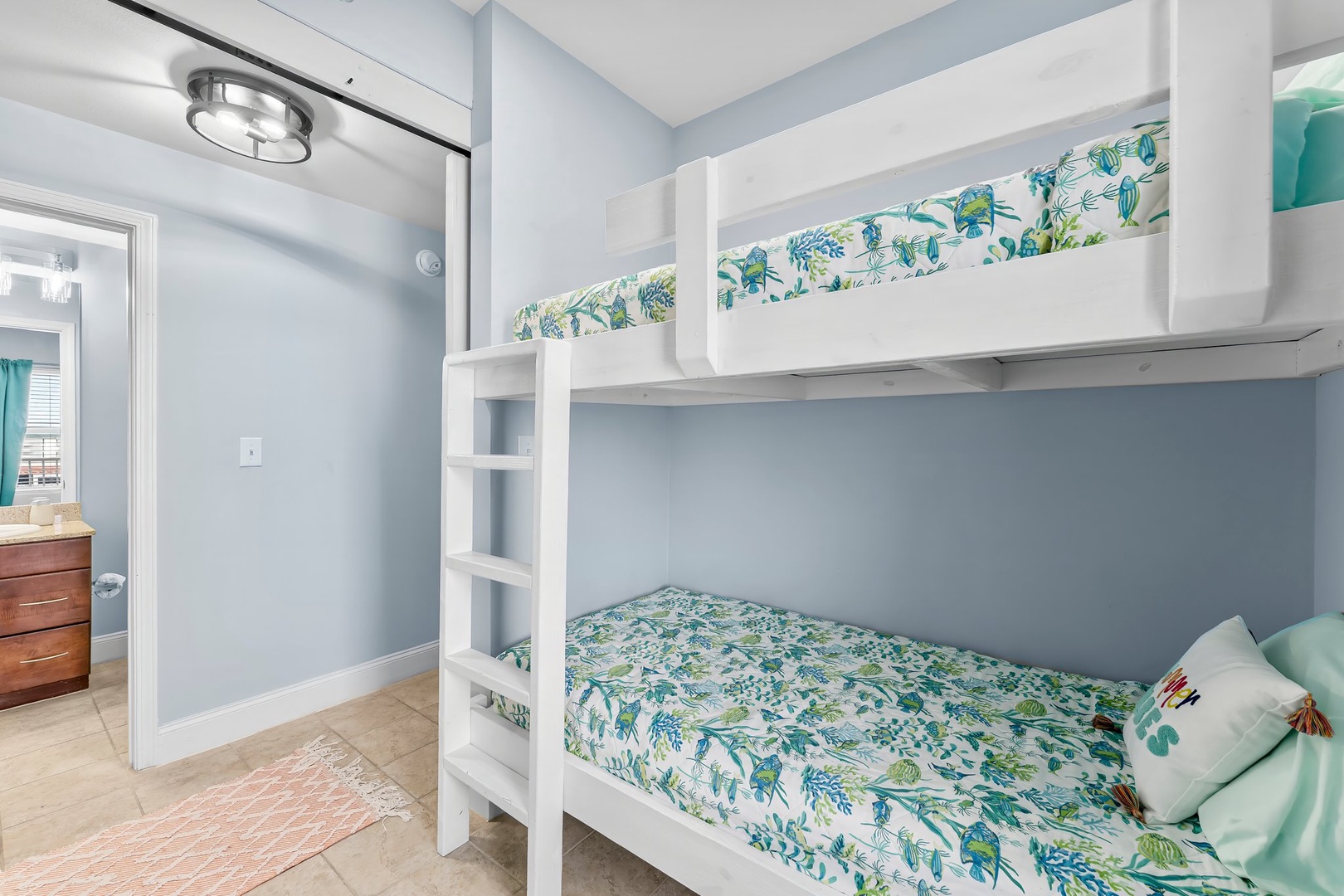 6-web-or-mls-9902 S Thomas Dr 1231-5