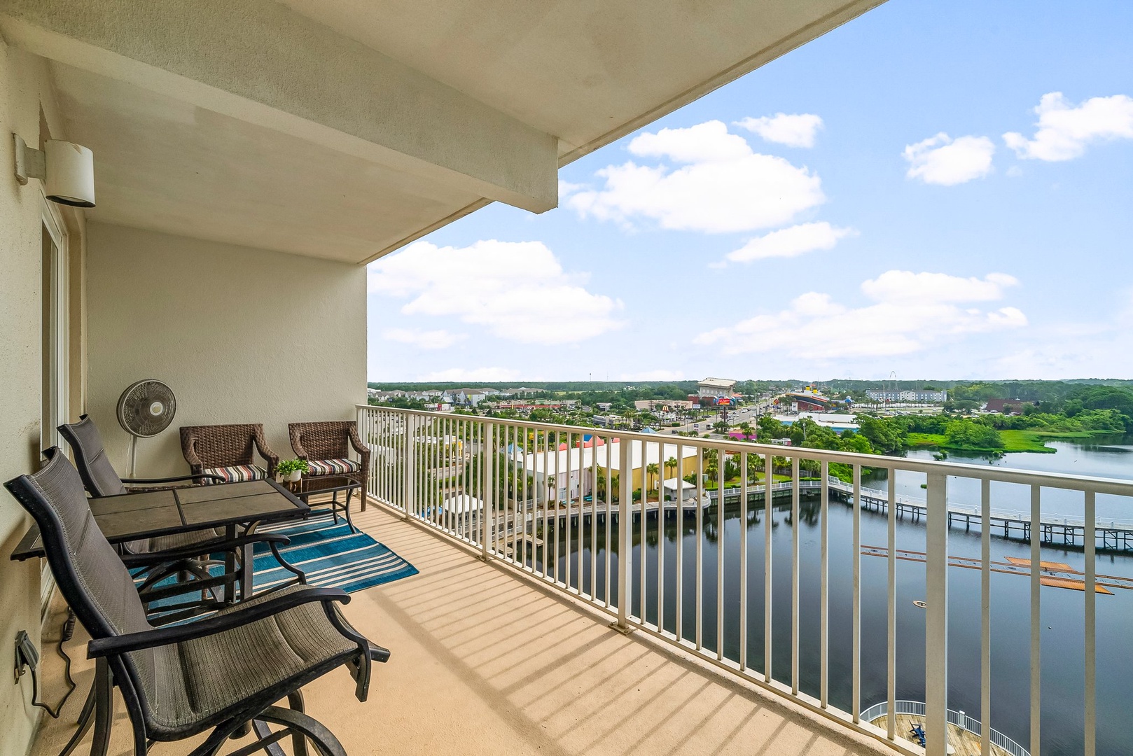 22-web-or-mls-9902 S Thomas Dr 830-21