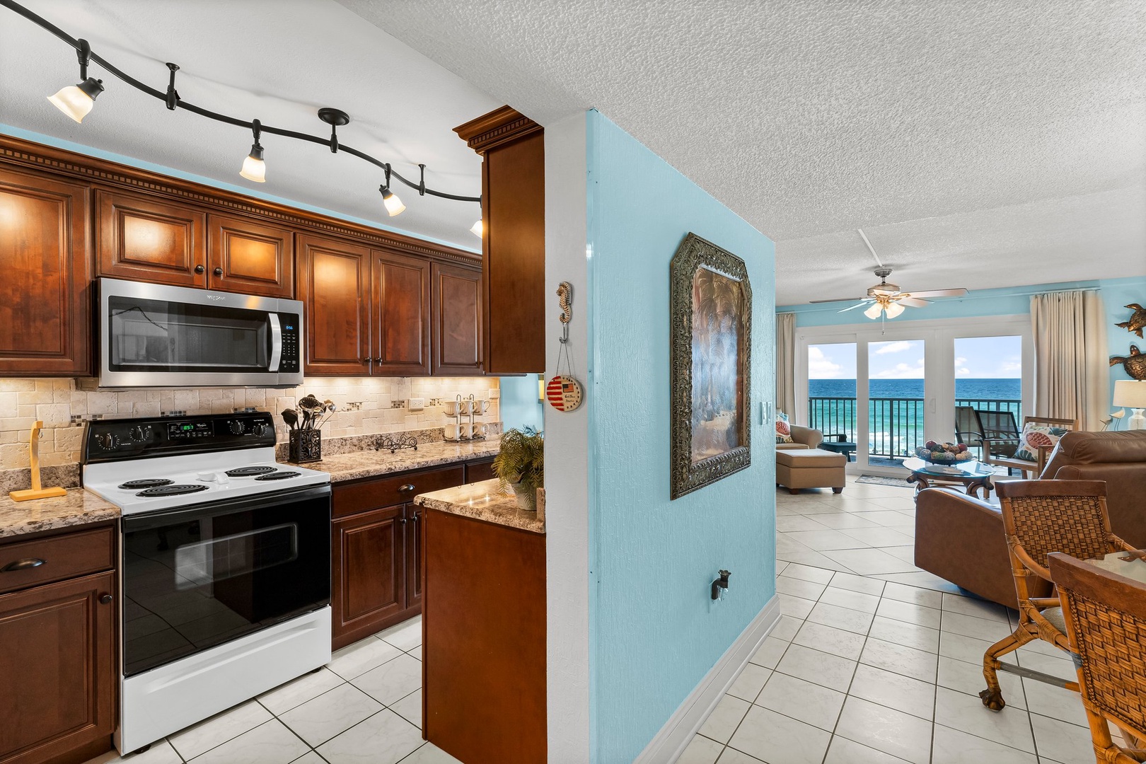 16-web-or-mls-6213 Thomas Dr 403-18