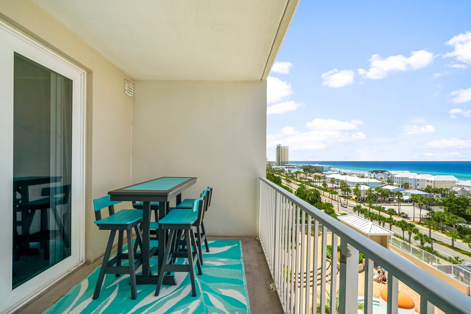 22-web-or-mls-9902 S Thomas Dr 703-18