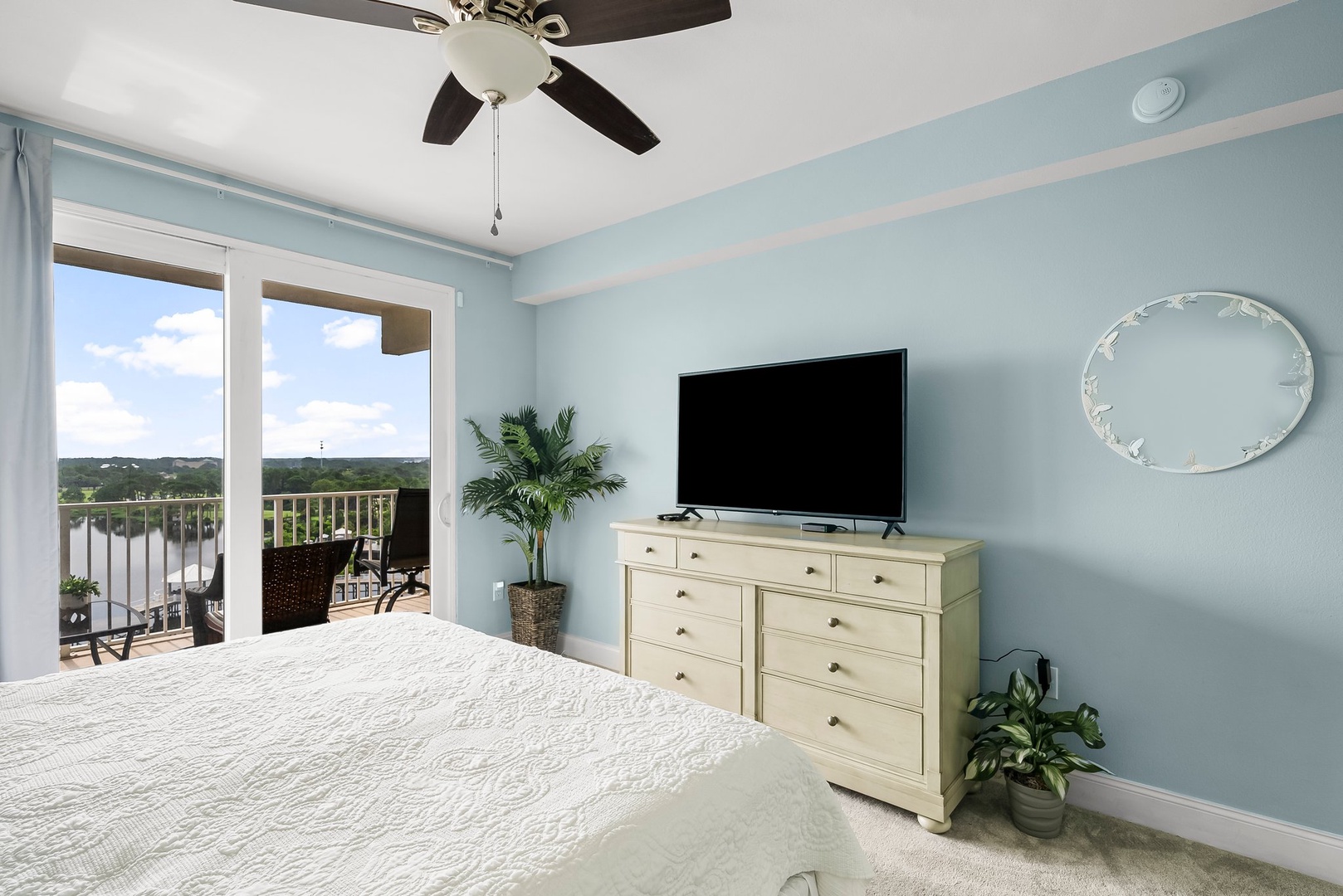 17-web-or-mls-9902 S Thomas Dr 830-16