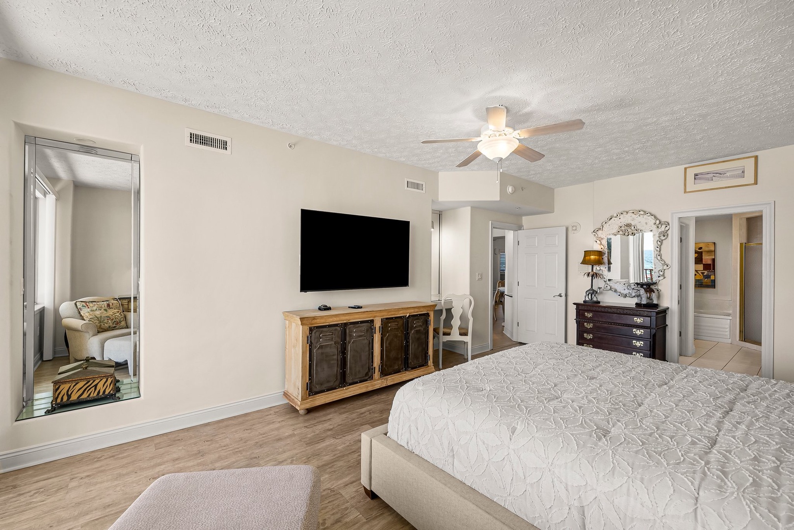 27-web-or-mls-7115 Thomas Dr 201-22