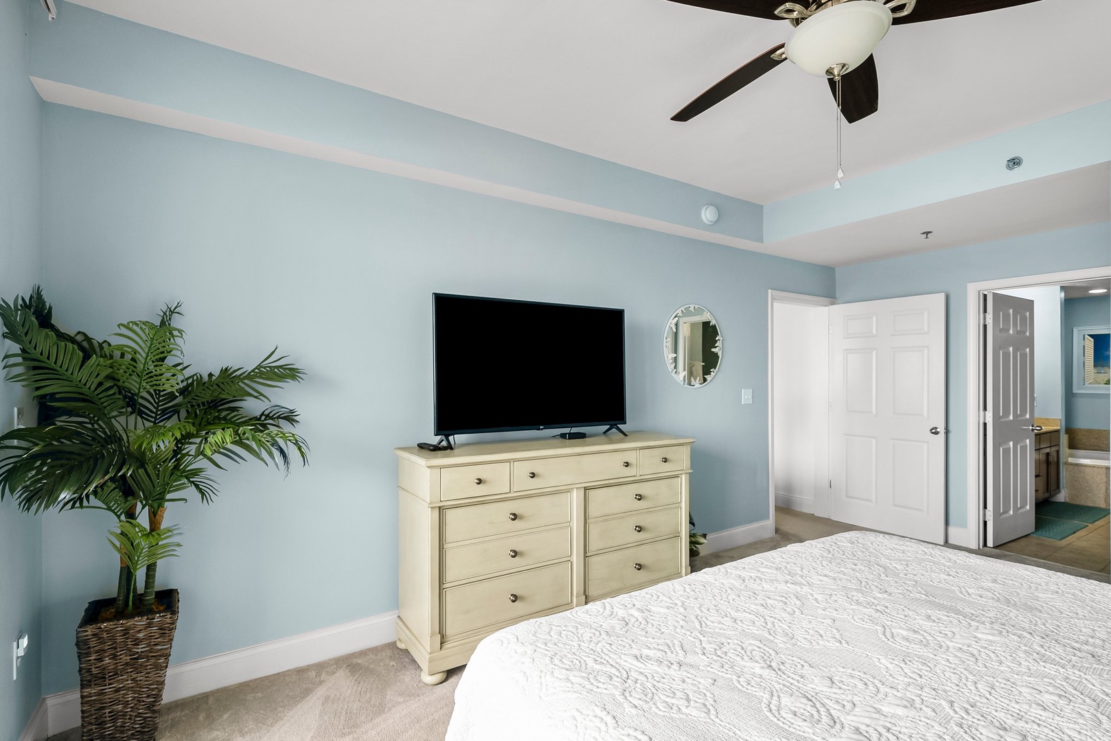 18-web-or-mls-9902 S Thomas Dr 830-17