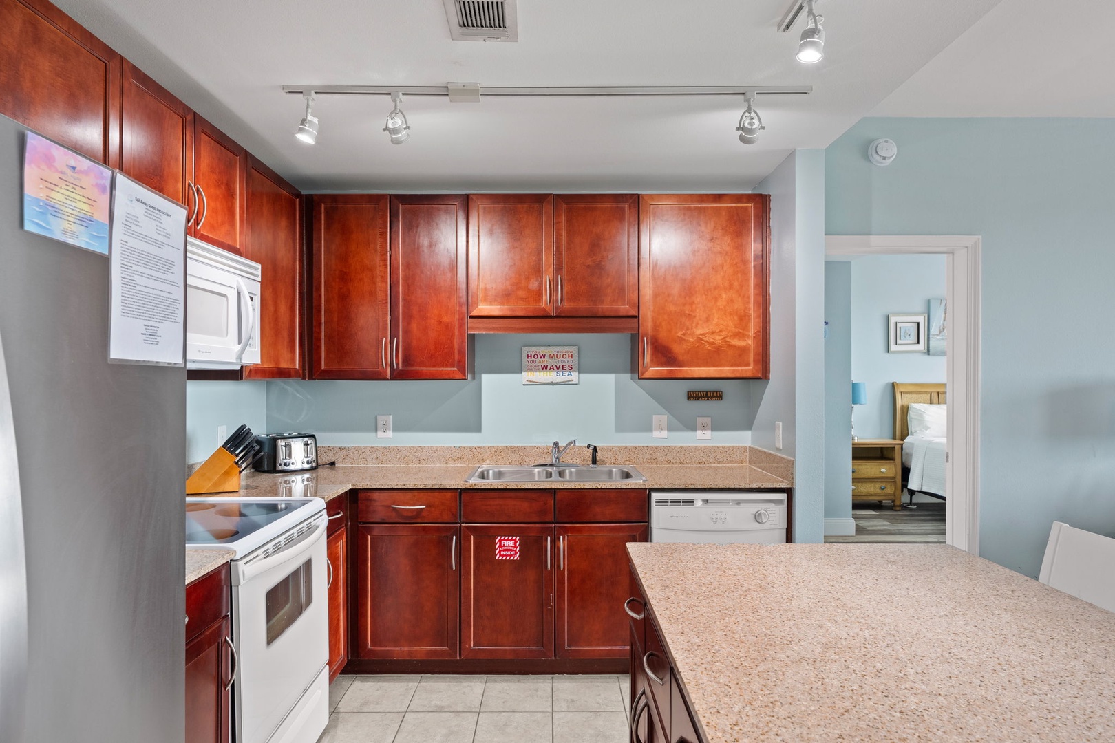 12-web-or-mls-9902 S Thomas Dr 1730 -19