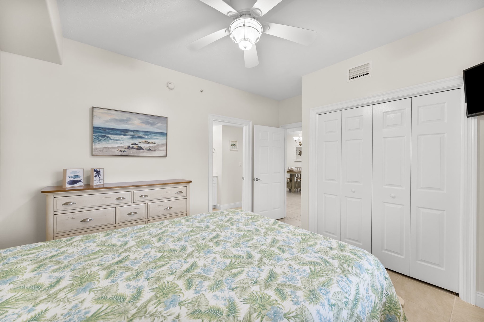 28-web-or-mls-5004 Thomas Dr 102-4