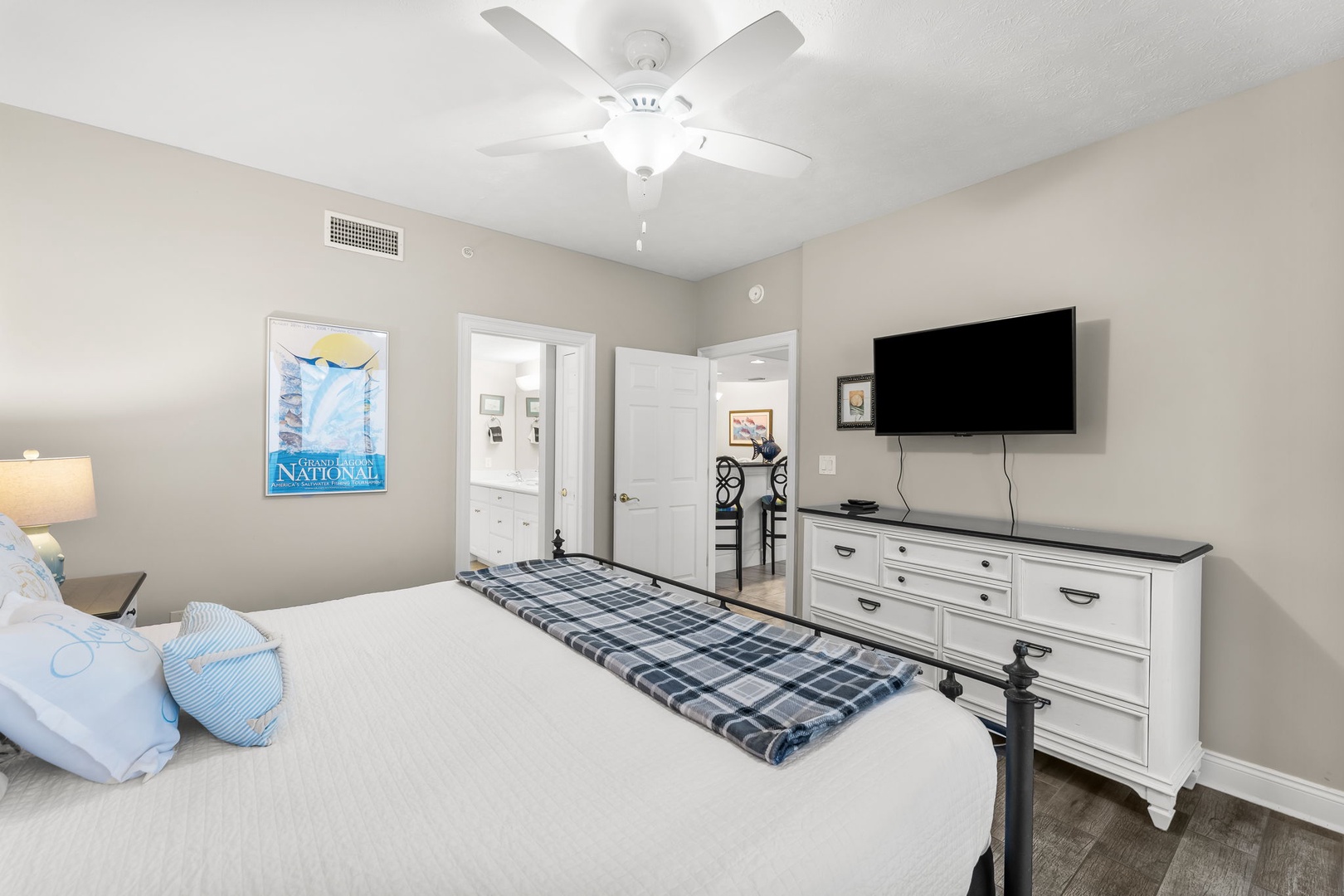 26-web-or-mls-5004 Thomas Dr 2303-14