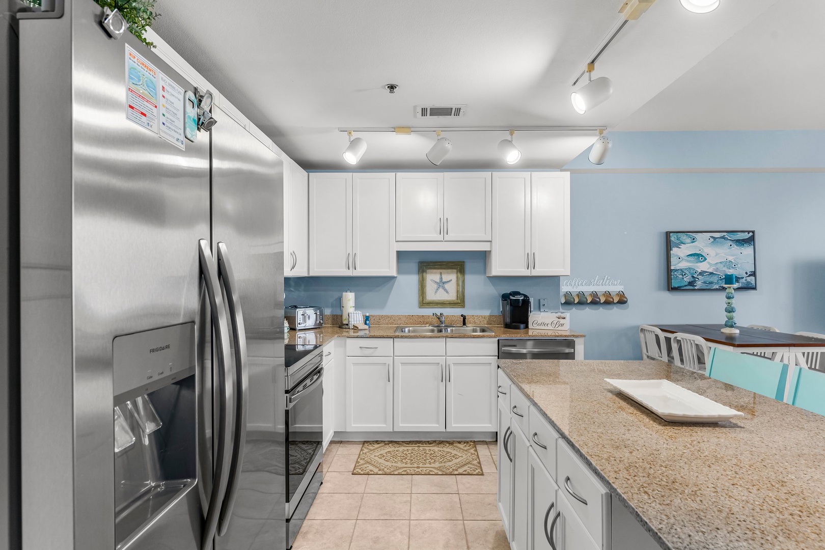 17-web-or-mls-9902 S Thomas Dr 1305-9
