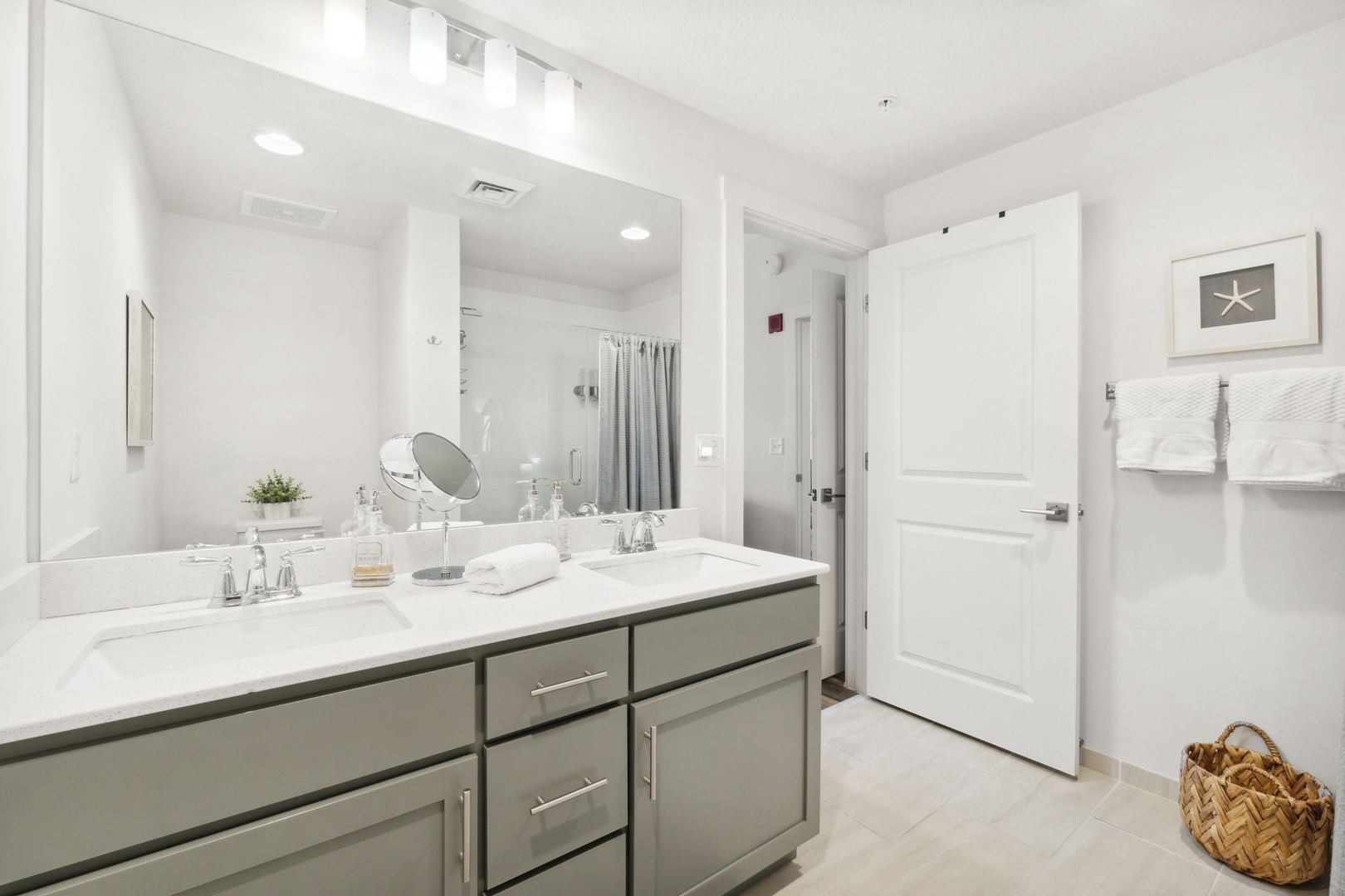 Primary Bedroom En-Suite Bath