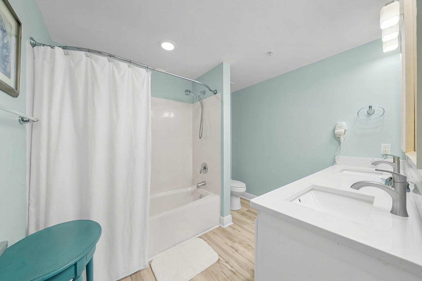 Primary En-Suite Bathroom