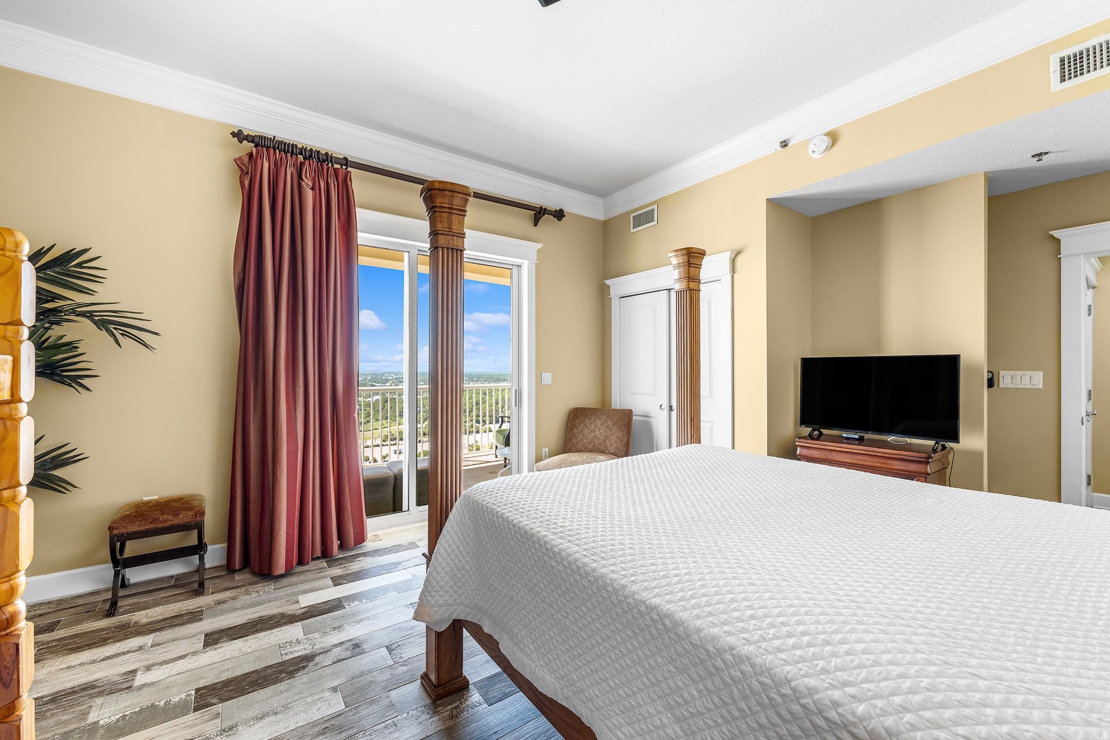 40-web-or-mls-11800 Front Beach Rd 2201_36