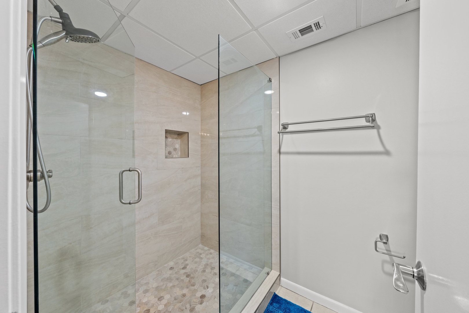 Primary En-Suite Bathroom