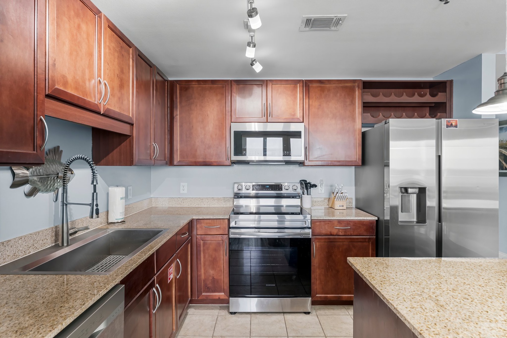 12-web-or-mls-9902 S Thomas Dr 1231-12