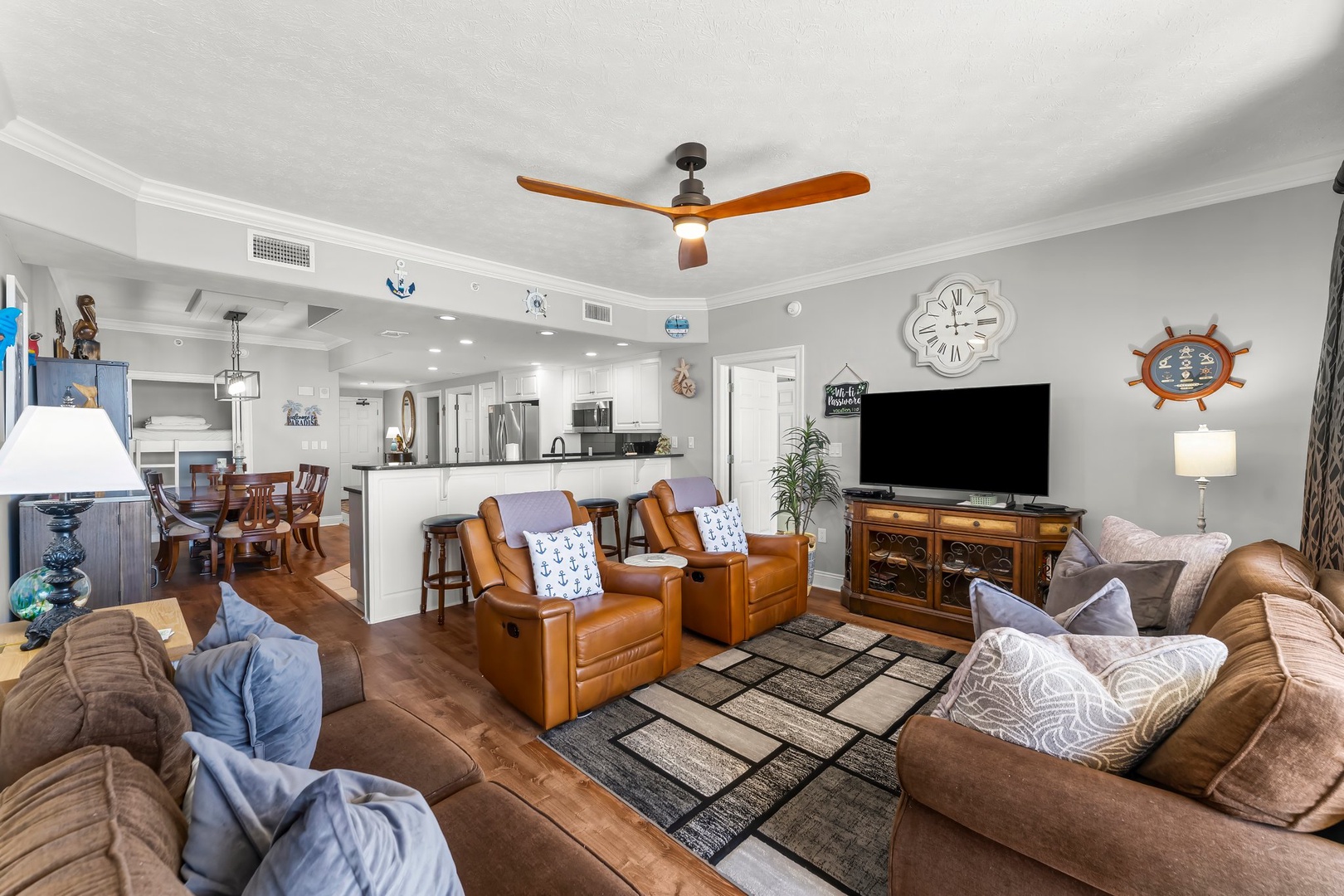 5-web-or-mls-5004 Thomas Dr 1110-17