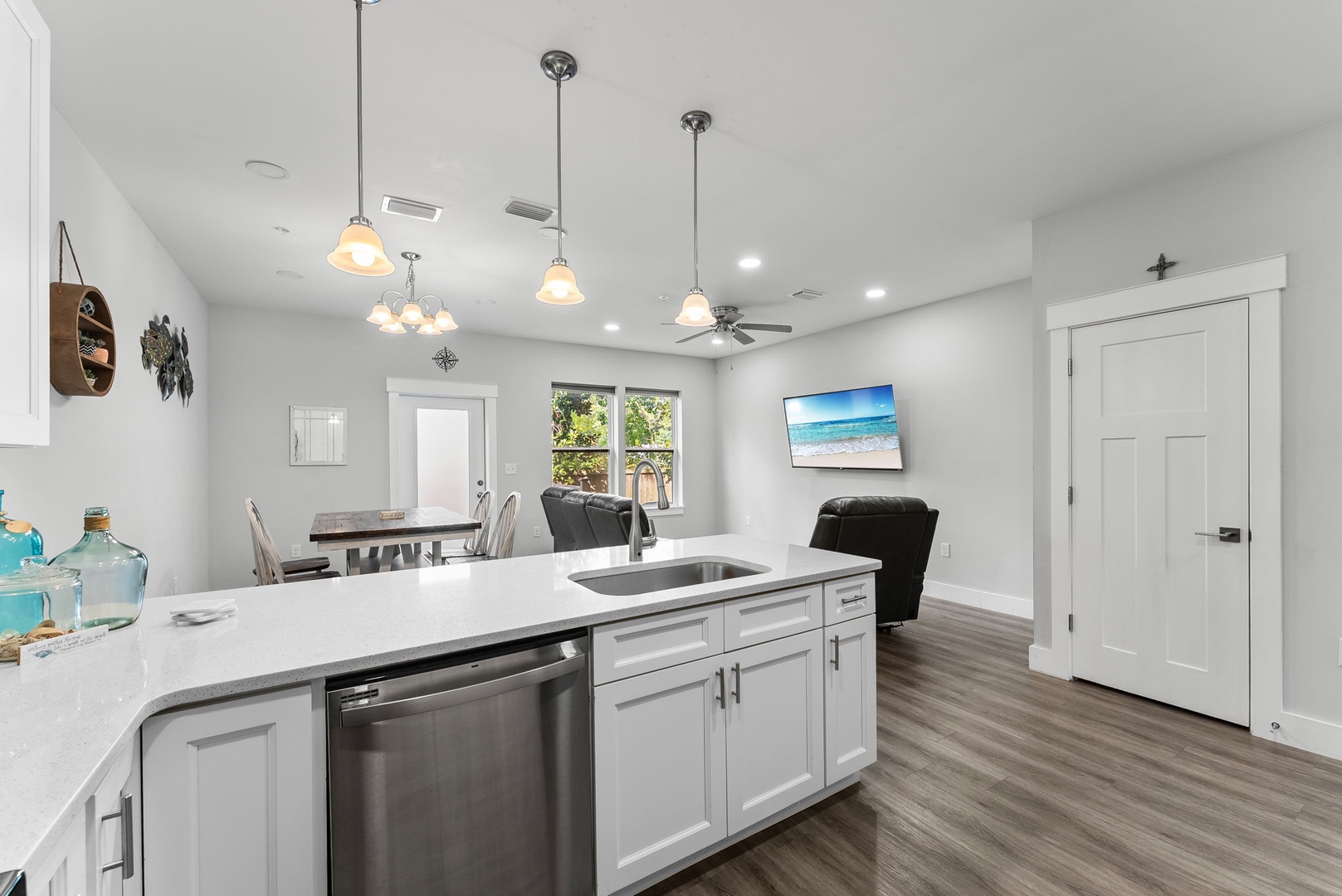 8-web-or-mls-2226 Joan Ave 16 -08