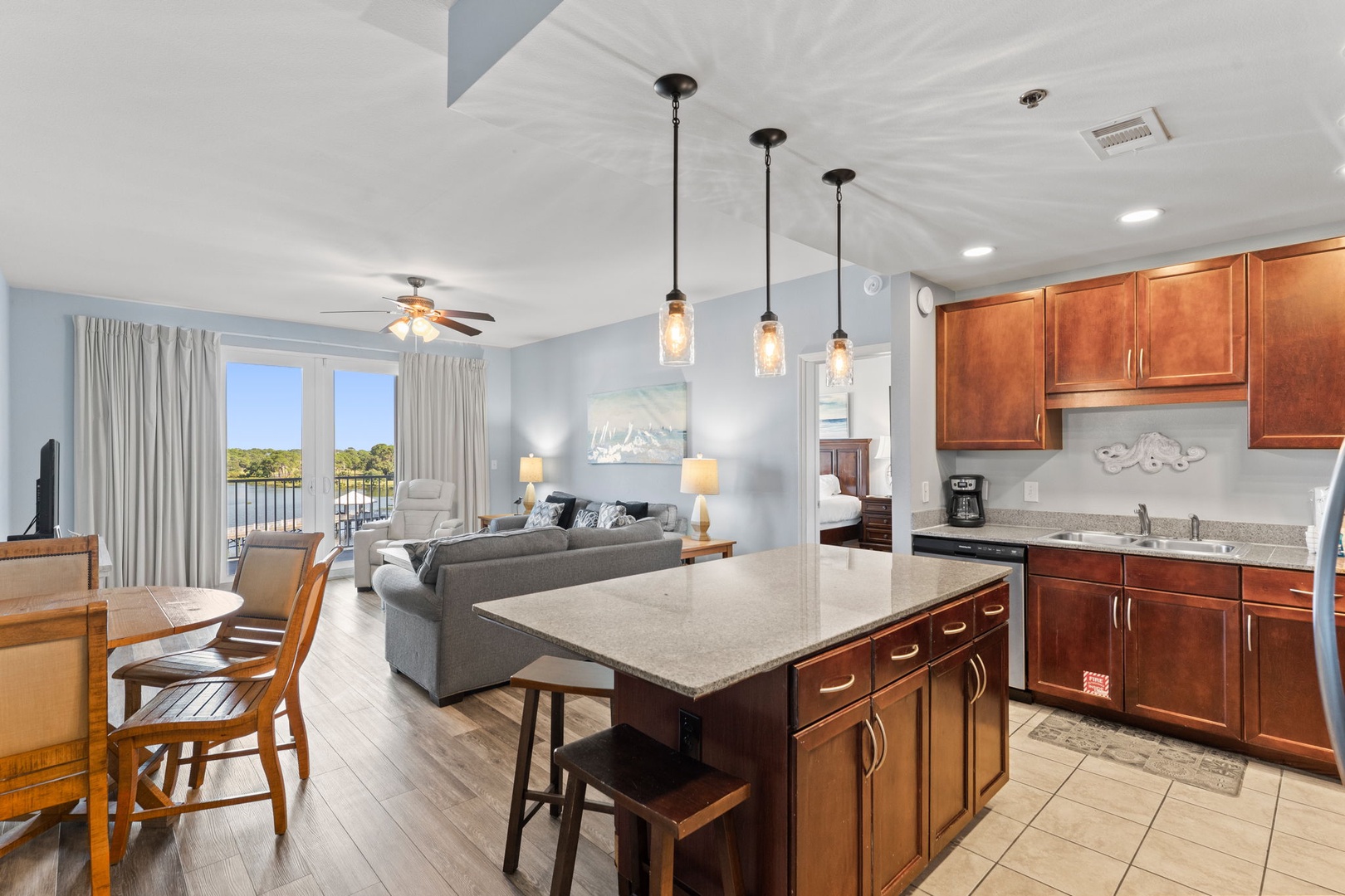 4-web-or-mls-PANHANDLE-9902STHOMASDR431-03