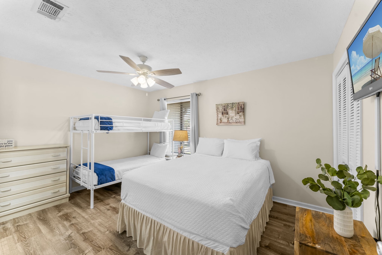 29-web-or-mls-236 St Katherine Blvd 236-22