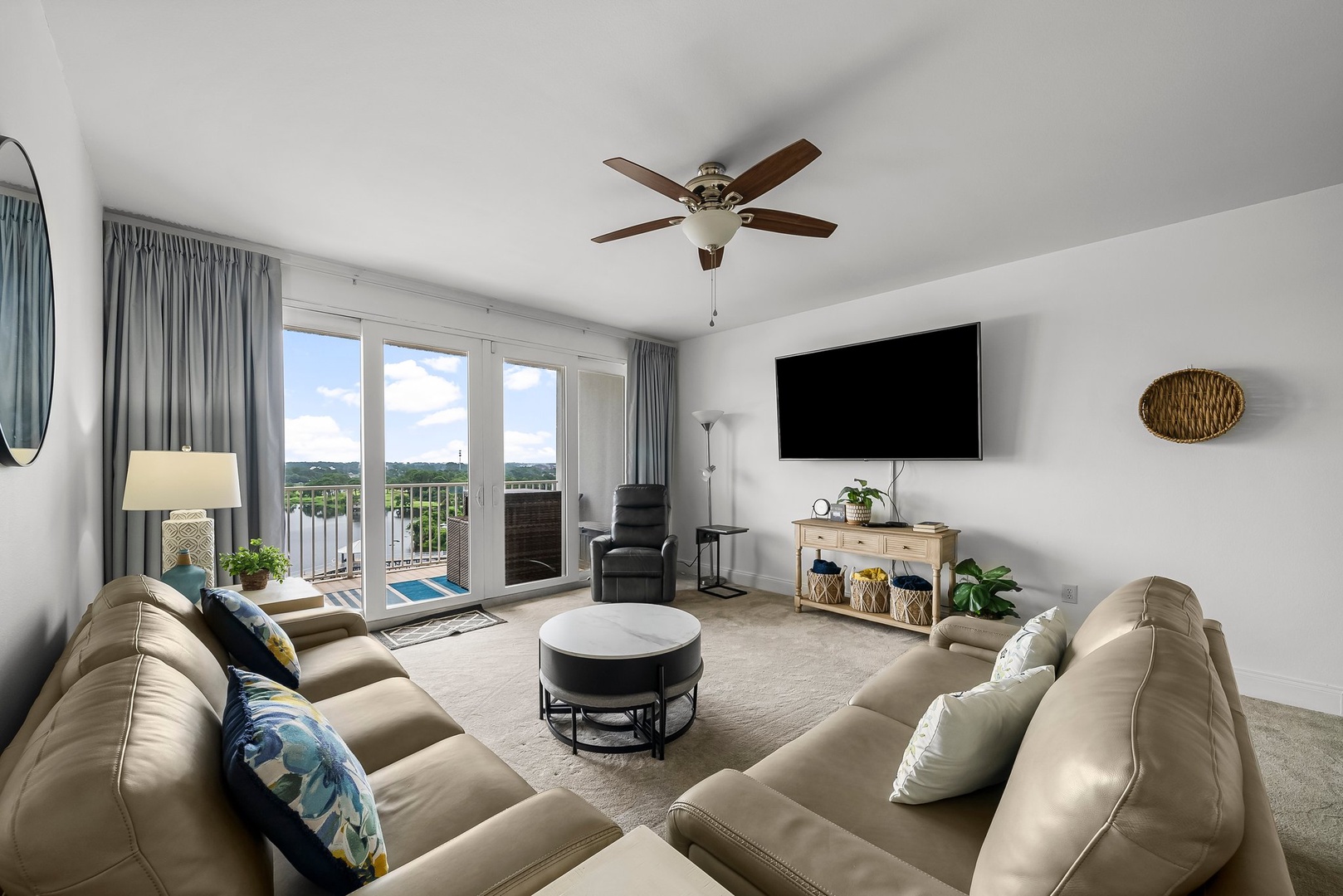 13-web-or-mls-9902 S Thomas Dr 830-12