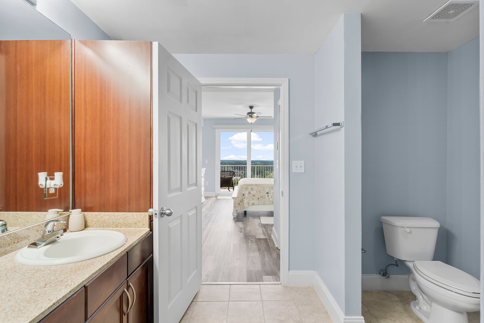 24-web-or-mls-9902 S Thomas Dr 1231-23