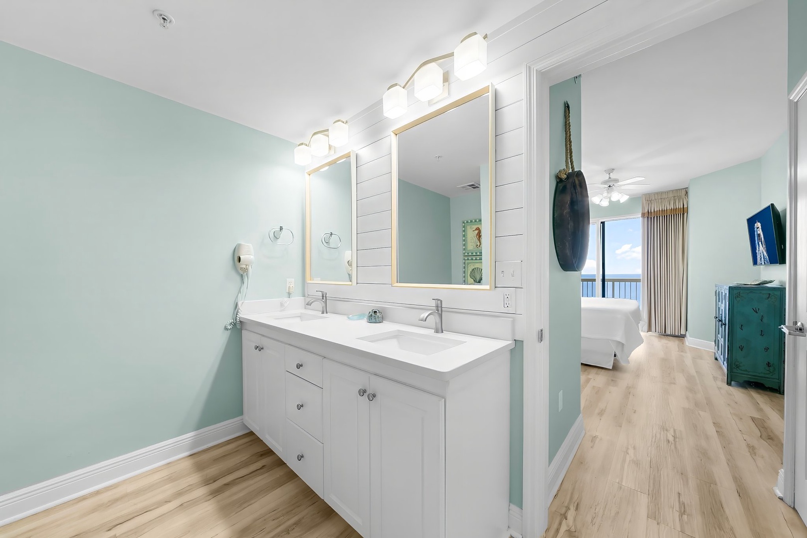 Primary En-Suite Bathroom