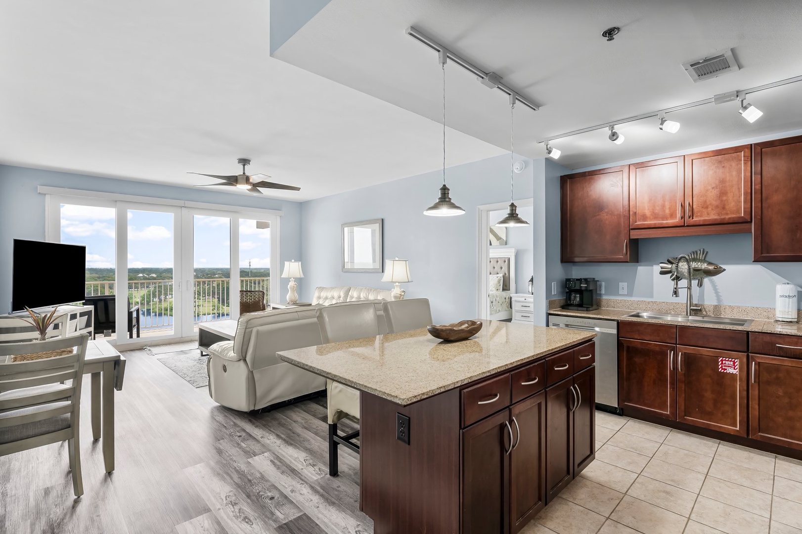 10-web-or-mls-9902 S Thomas Dr 1231-9