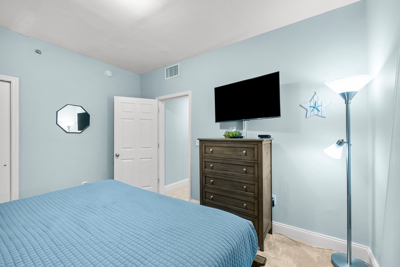 7-web-or-mls-9902 S Thomas Dr 830-6