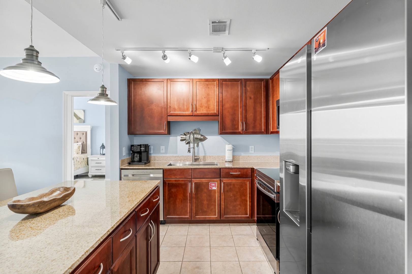 11-web-or-mls-9902 S Thomas Dr 1231-10