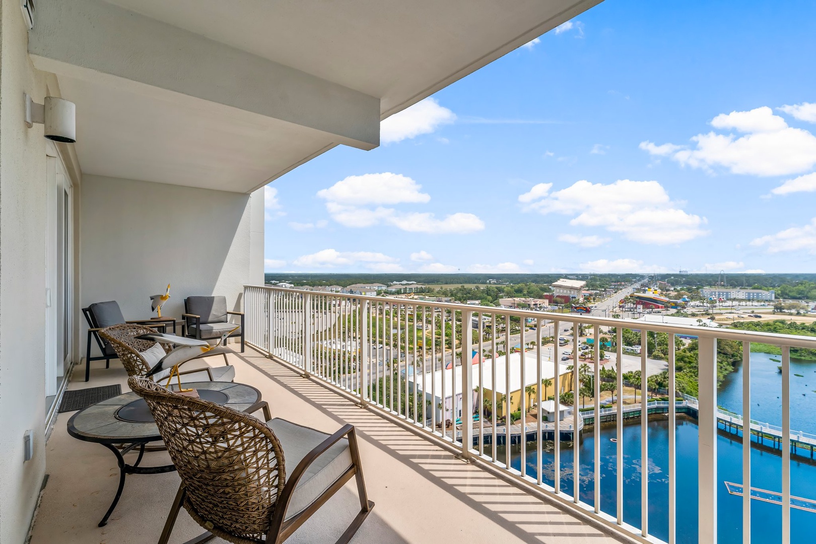27-web-or-mls-9902 S Thomas Dr 1231-26