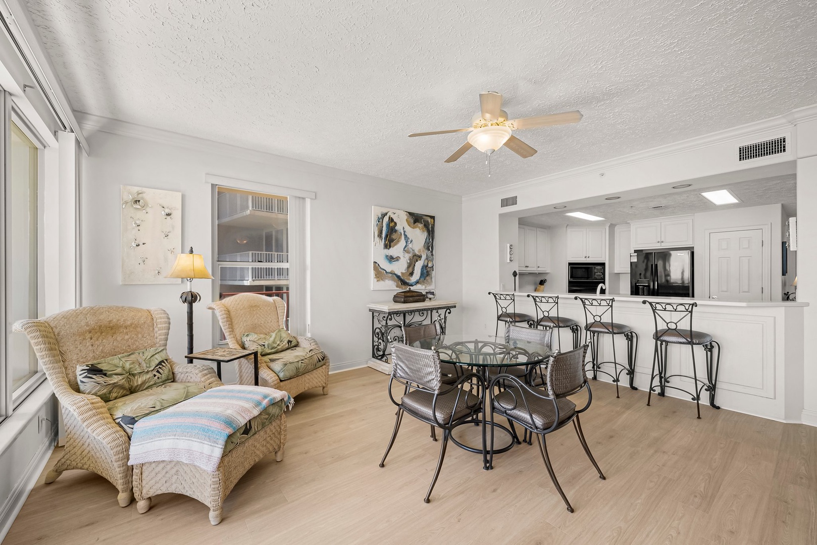 24-web-or-mls-7115 Thomas Dr 201-19