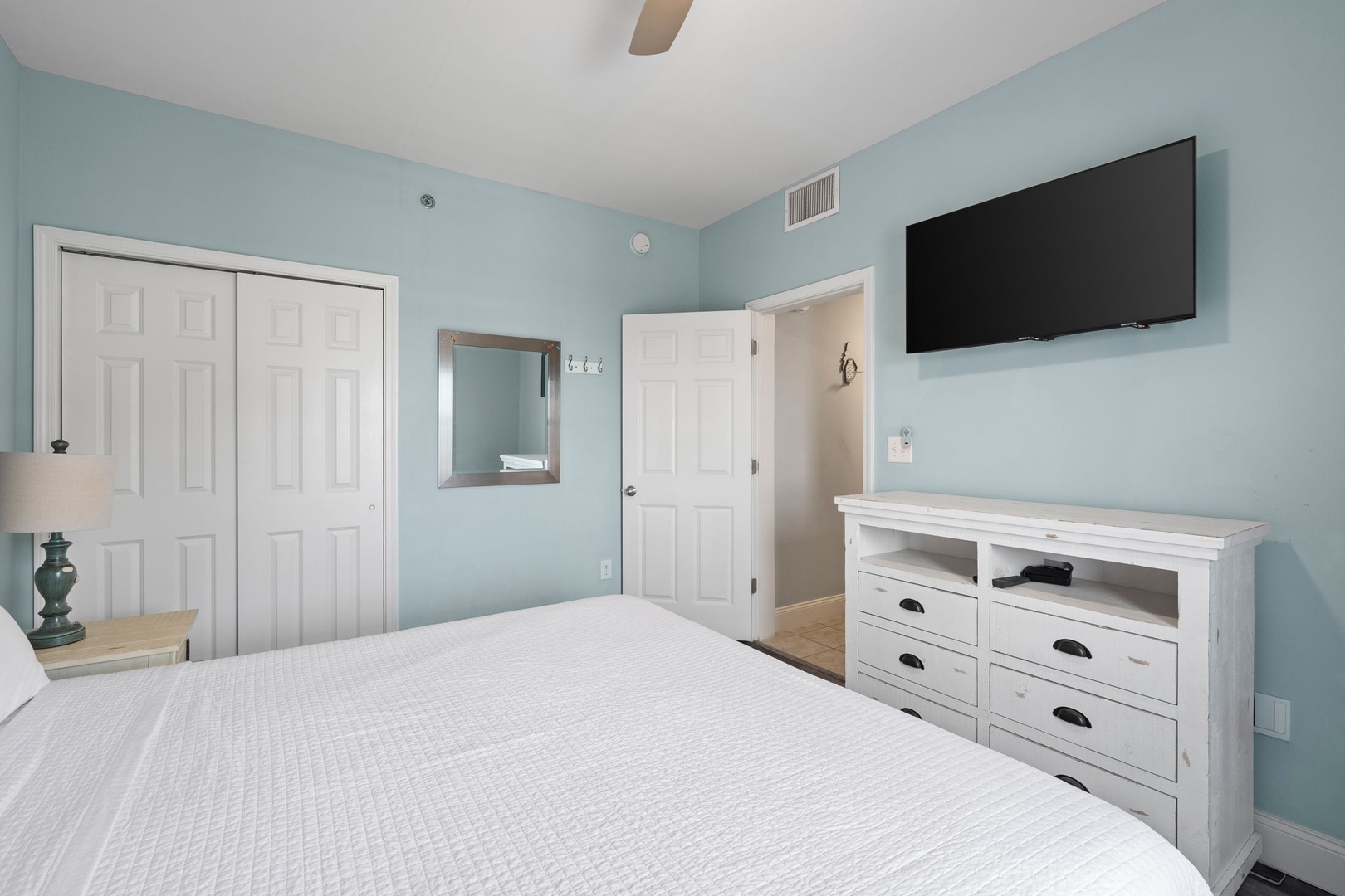 26-web-or-mls-9902 S Thomas Dr 1730 -16