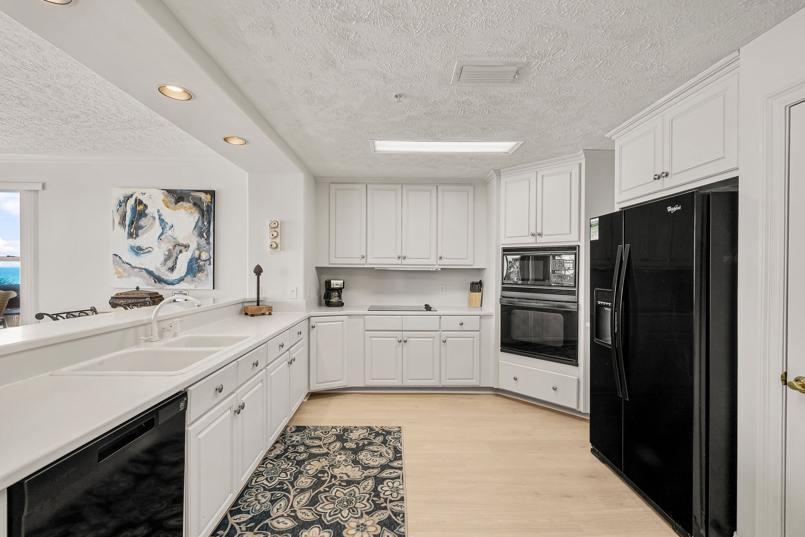 17-web-or-mls-7115 Thomas Dr 201-12