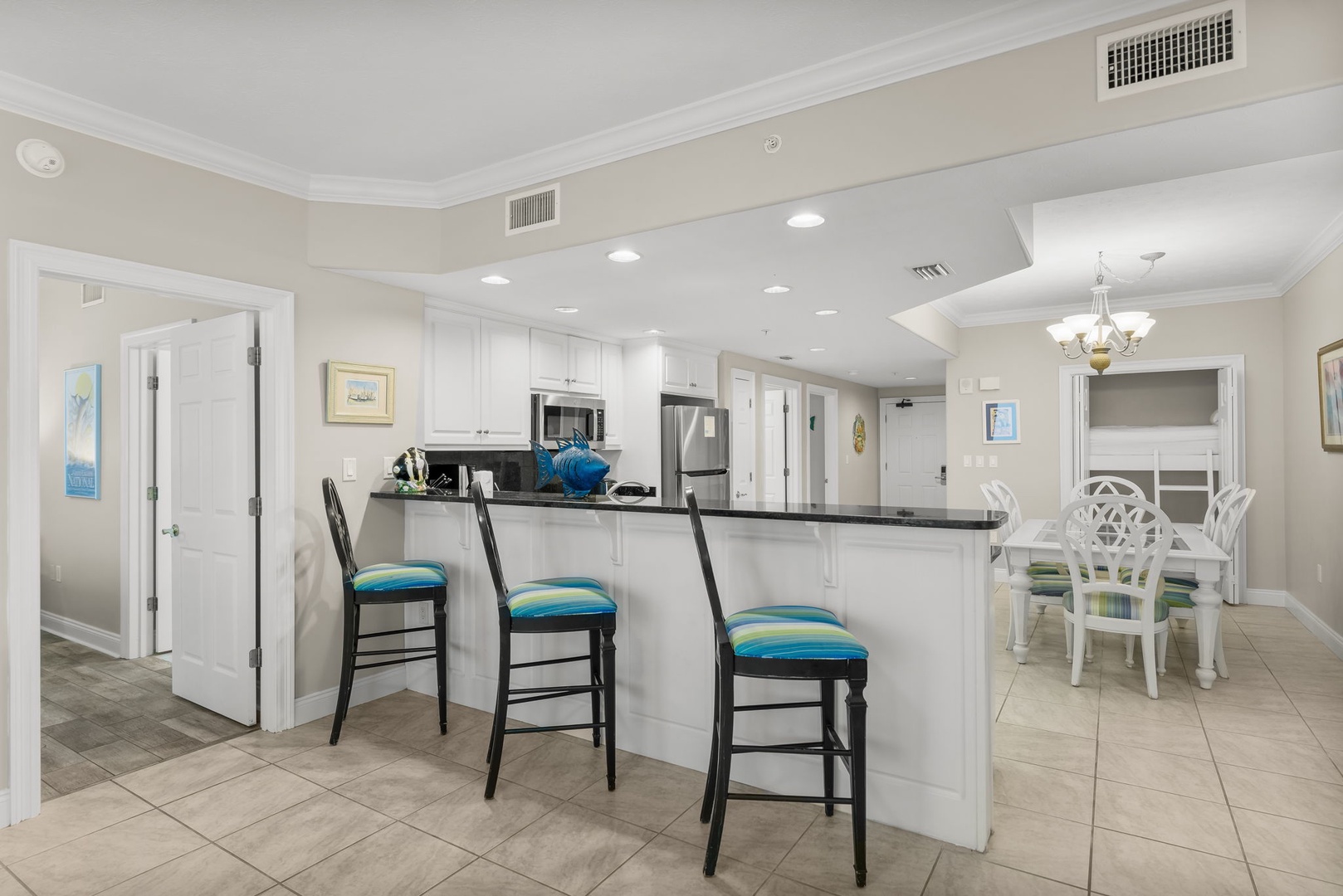 21-web-or-mls-5004 Thomas Dr 2303-11