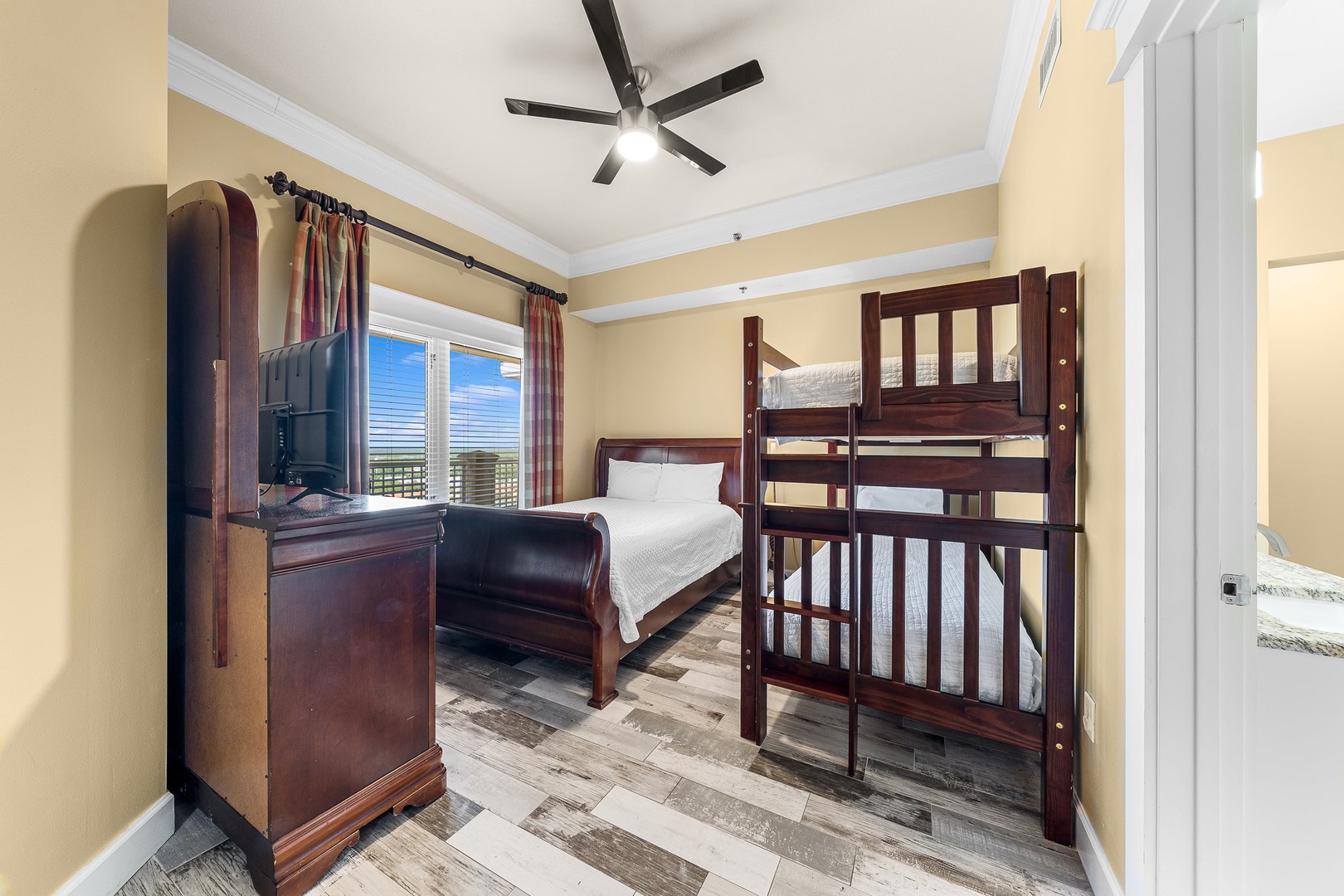 30-web-or-mls-11800 Front Beach Rd 2201_26